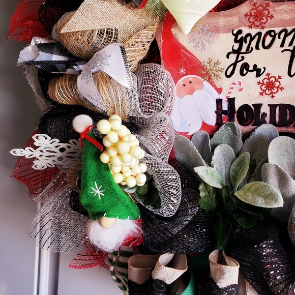 Christmas Wreath Gnome for the Holidays - Picture 5 of 15
